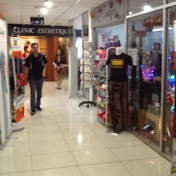 Holland Road Shopping Centre (D10), Retail #216273981